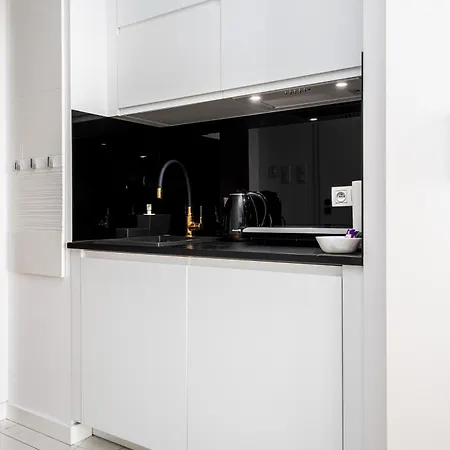 Bliska Wola Tower, Sun & Snow * 华沙